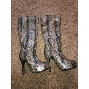 Women’s Snakeskin Boots - Size 6